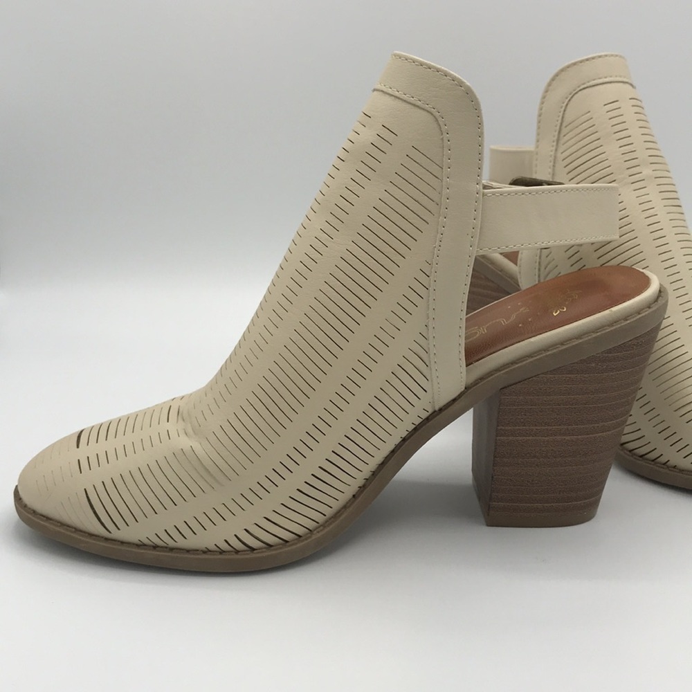 SUGAR CREAM BOOTIE HEELS SIZE 7.5